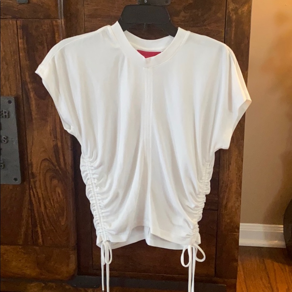 White short sleeve side gather shirt